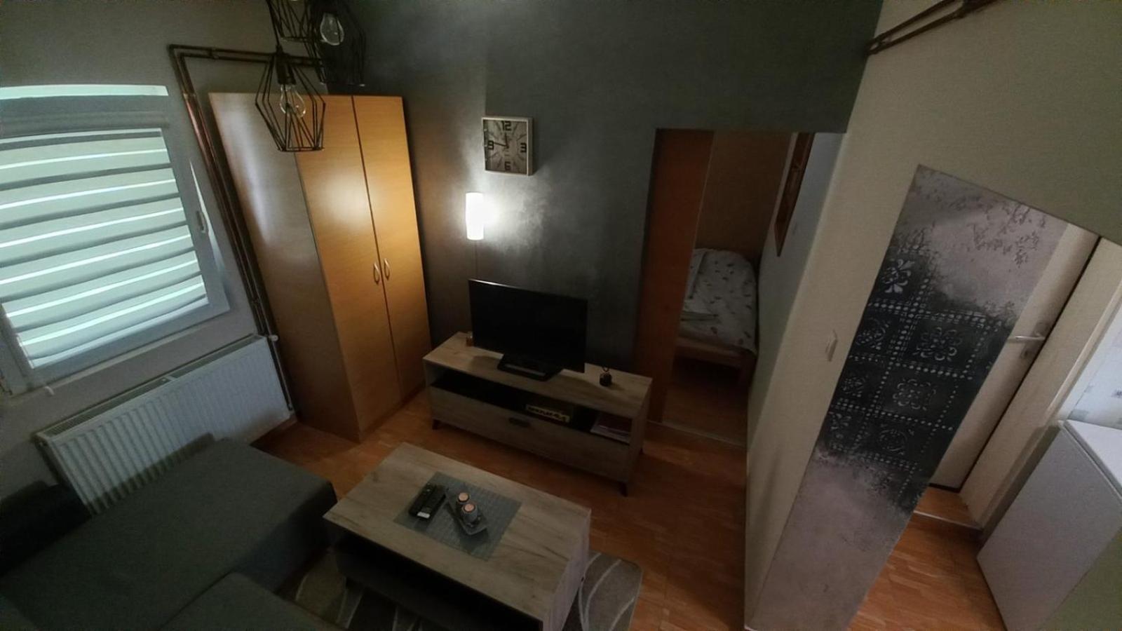 Appartamento Apartman Ivona Ovcar Banja Esterno foto