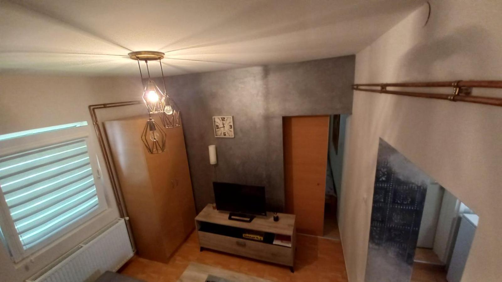 Appartamento Apartman Ivona Ovcar Banja Esterno foto