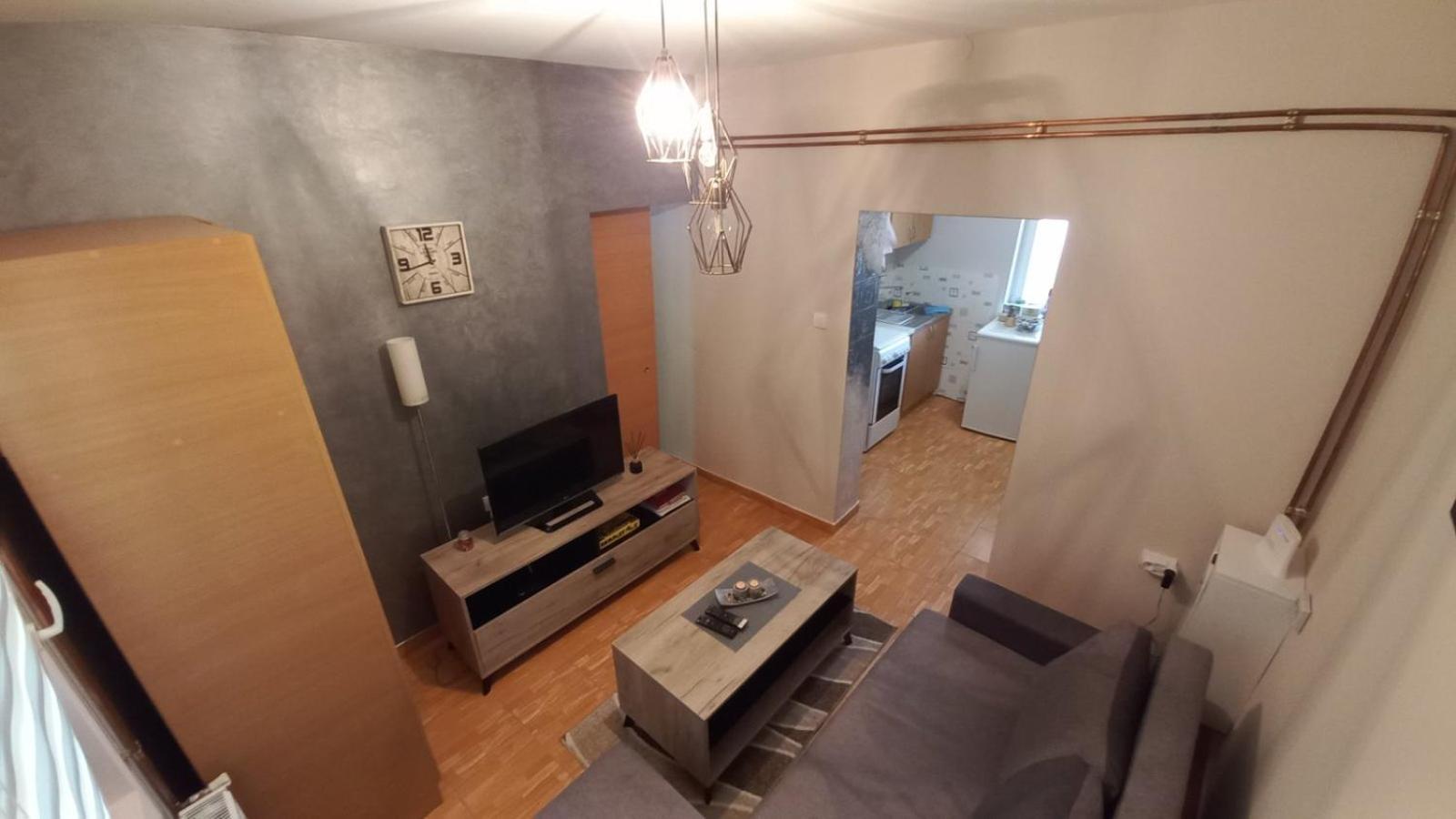 Appartamento Apartman Ivona Ovcar Banja Esterno foto