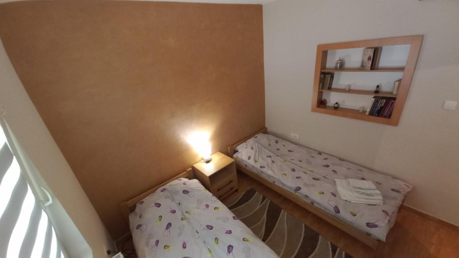 Appartamento Apartman Ivona Ovcar Banja Esterno foto